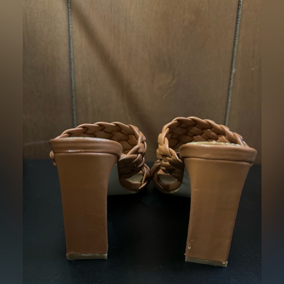 Mudd Brown Sandals - Picture 4 of 9